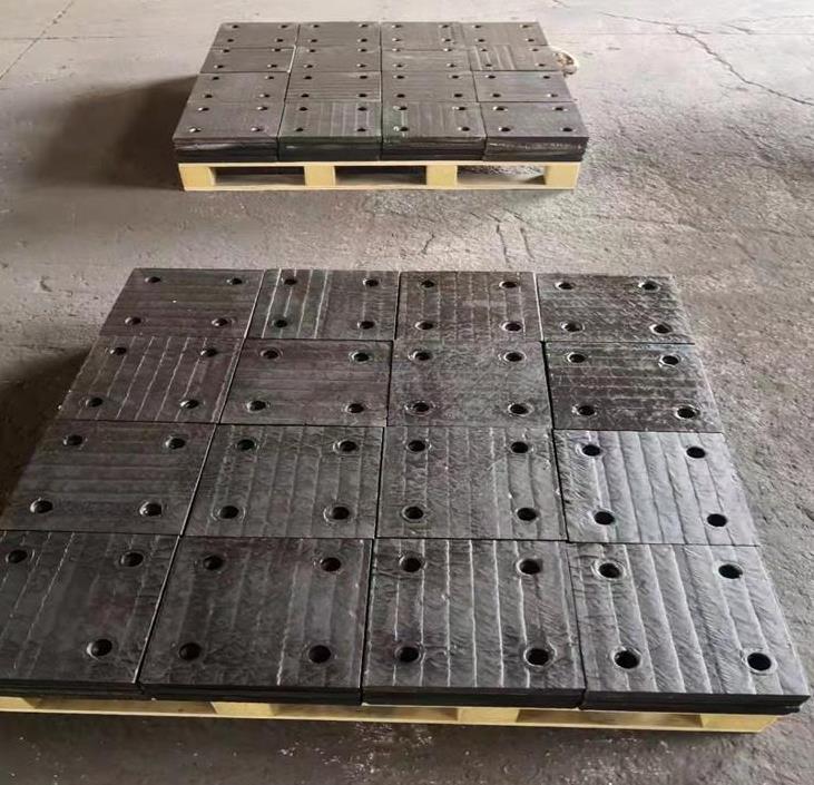 堆焊耐磨板�崽�理特�c